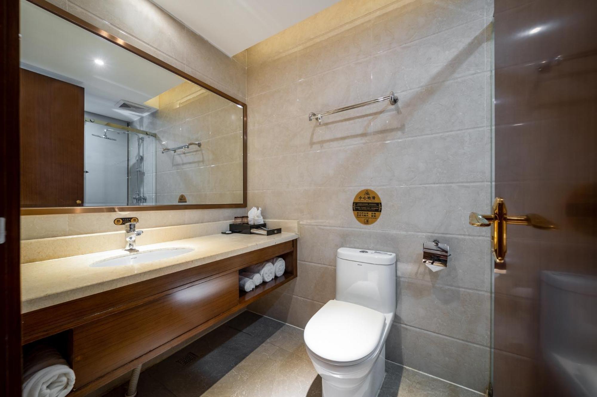 Milton Hotel 선전 시 외부 사진