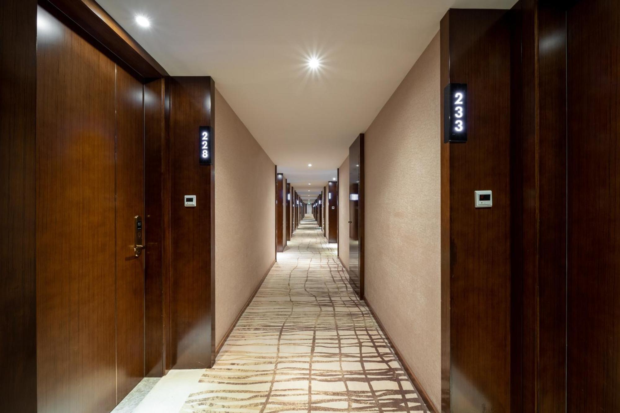 Milton Hotel 선전 시 외부 사진
