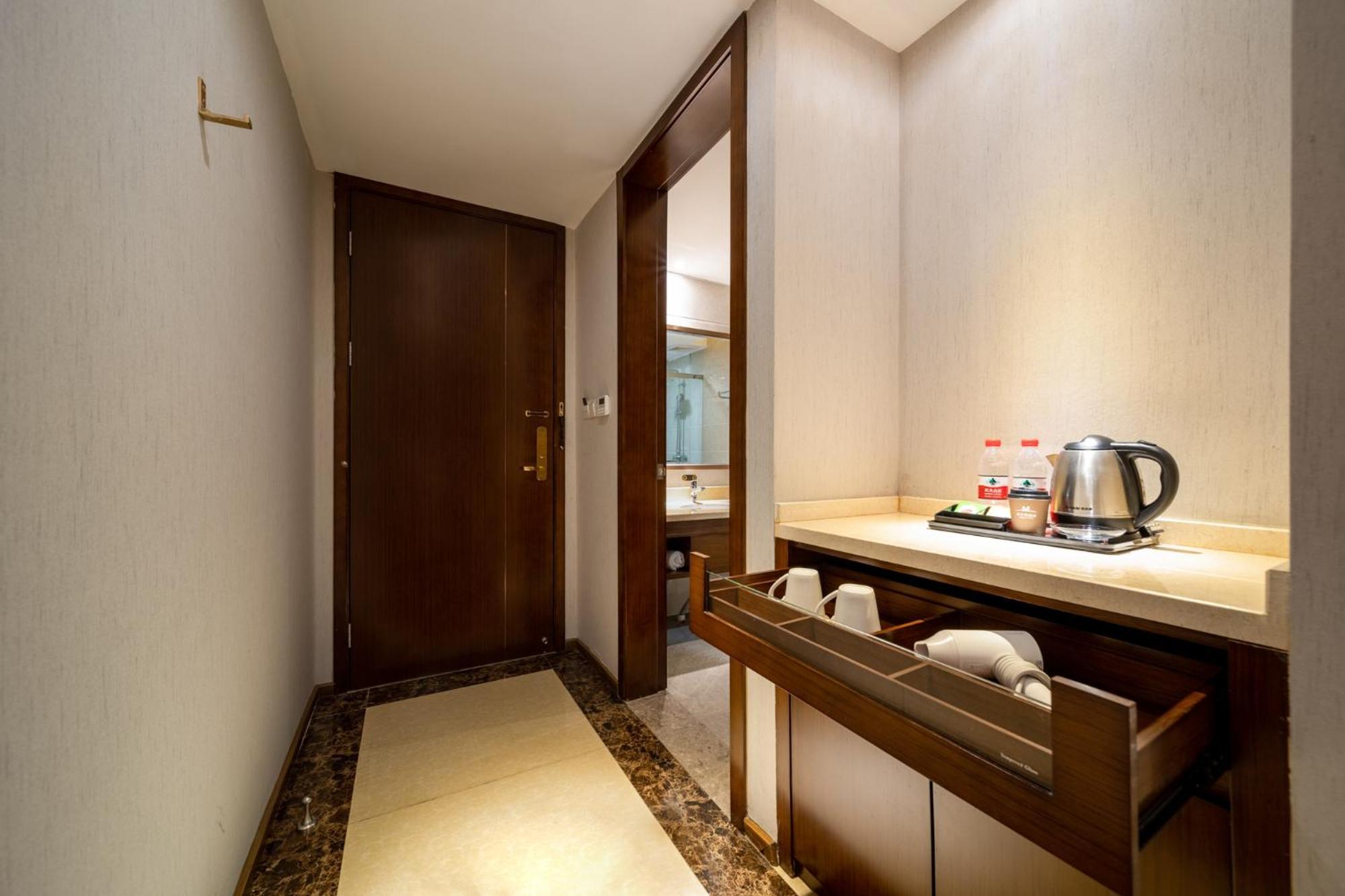 Milton Hotel 선전 시 외부 사진