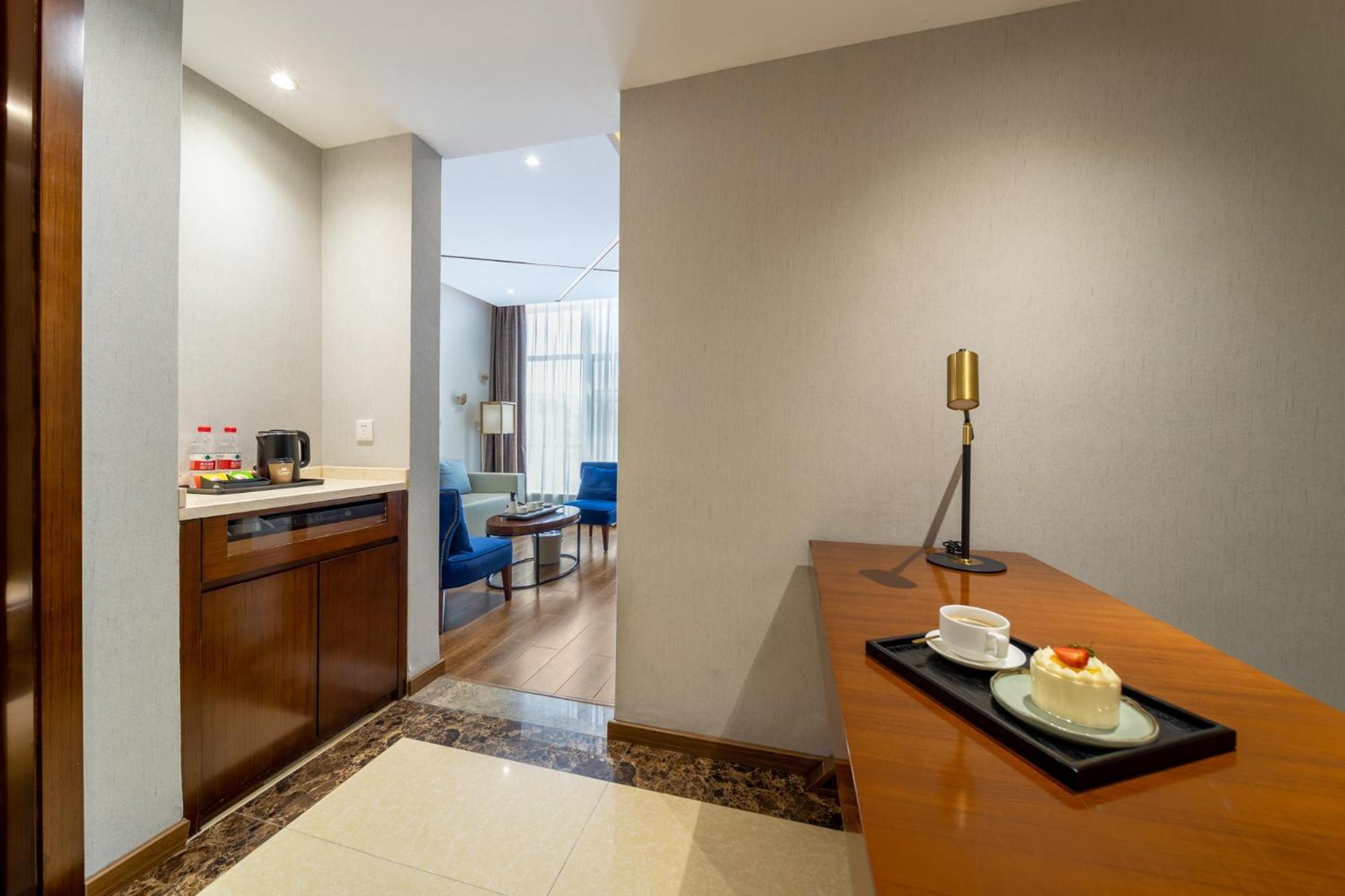 Milton Hotel 선전 시 외부 사진